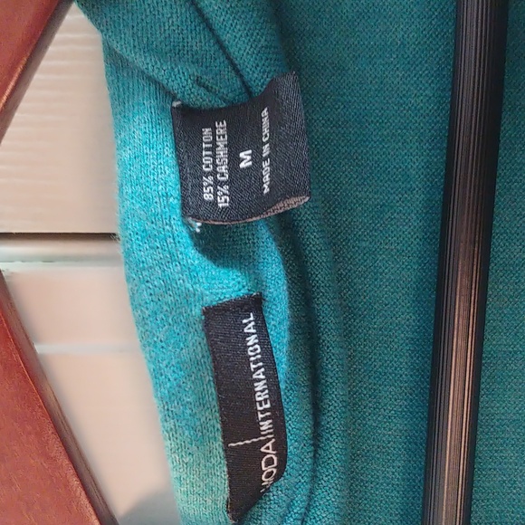 Beautiful Teal Wrap - Picture 2 of 4